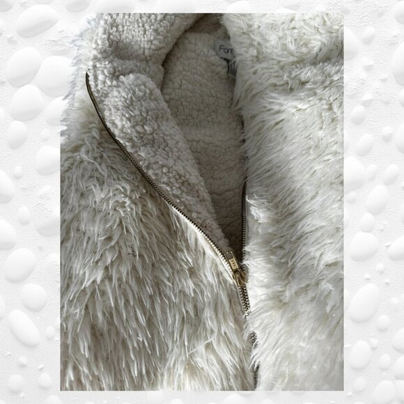 White Faux Fur Soft and Cuddly Vest - L (Fits Like M) - Picture 7 of 9
